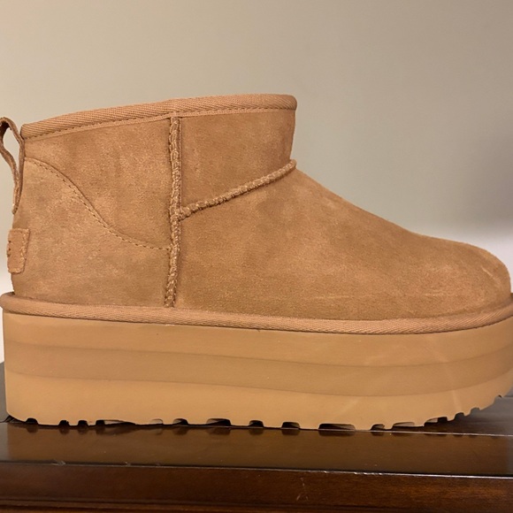 UGG Women’s Classic Ultra Mini Platform Boots - Picture 10 of 16